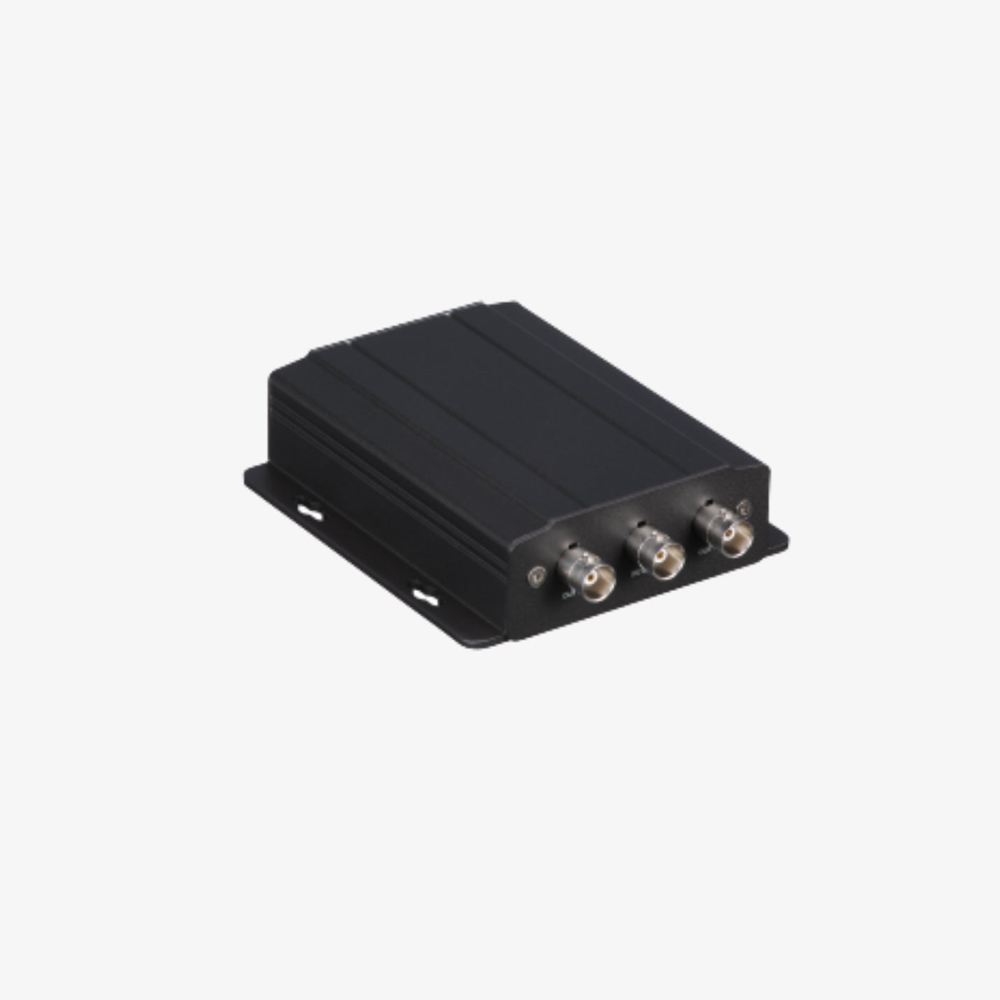 Dahua TP2600 აქტიური ვიდეო გამყოფი, ერთი BNC შესვლიდან უზრუნველყოფს სამ BNC გამოსავალს ხარისხიანი, გაუფილტრავი გადაცემით (720P და 1080P), LED ინდიკატორებით და გარე კედელზე დასამაგრებელ მეტალის კორპუსში | Dahua TP2600 active video splitter distributes an HDCVI/analog video signal from one BNC input to three BNC outputs with lossless quality (720P/1080P), LED indicators, in a wall-mountable metal enclosure.